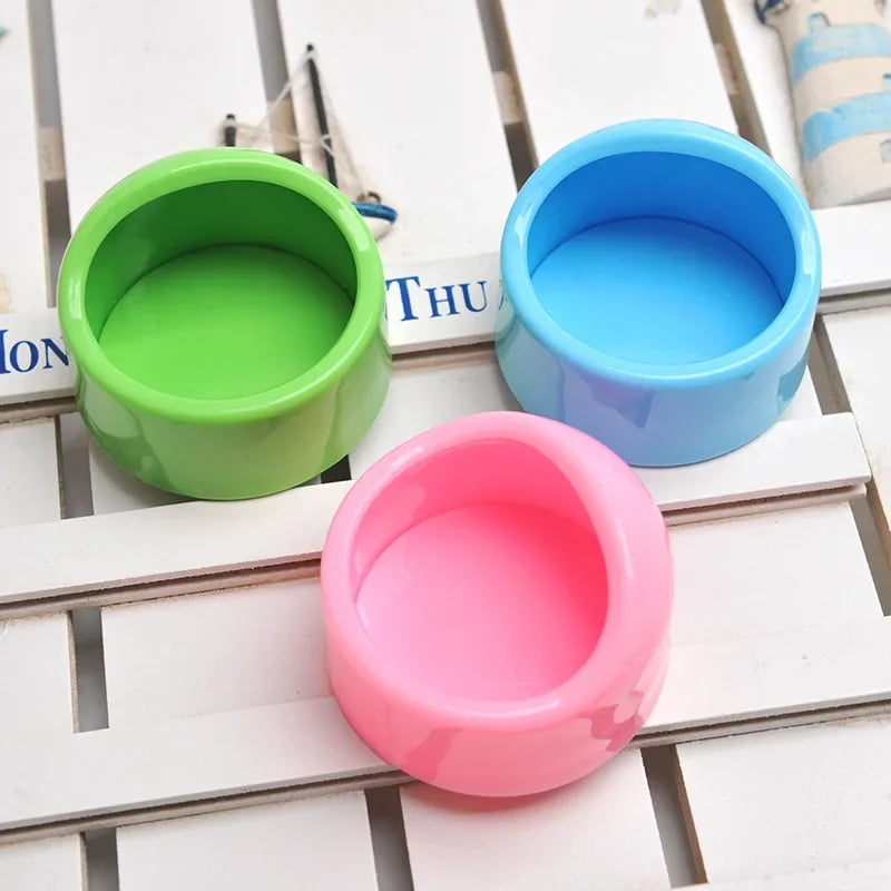 Ceramic style pet bowl.